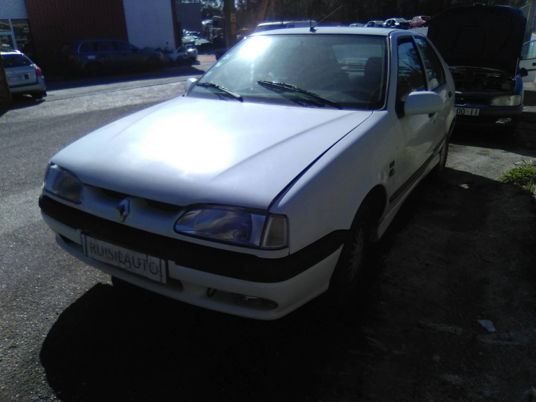 19 II  RENAULT - ID V_V5232