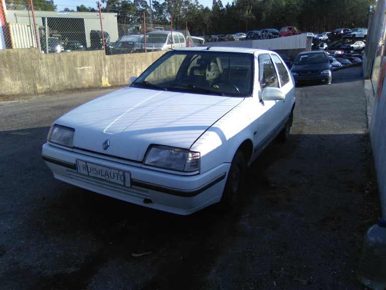 19 I  RENAULT - ID V_V5867