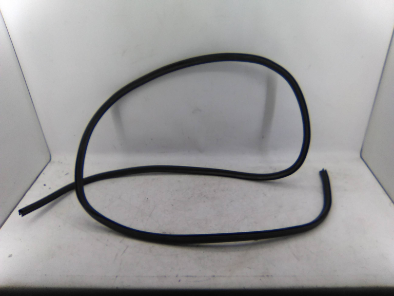 Borracha Capot BMW - ID S_16734284