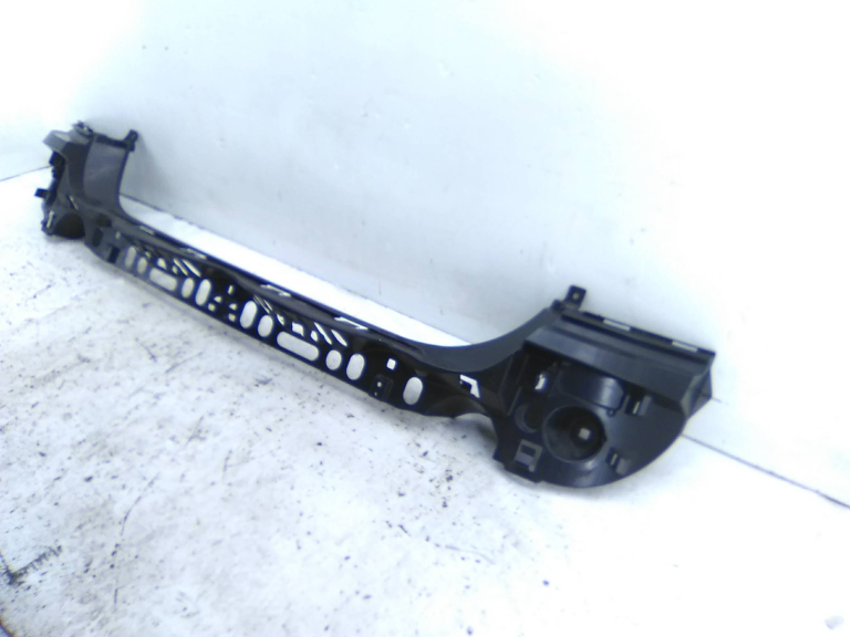 Guia / Encaixe Parachoques Trás Meio BMW 5 (F10) | 09 - 16 Imagem-2