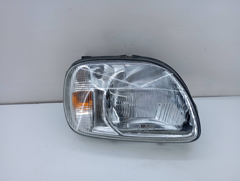 Ótica / Farol Direito NISSAN - ID S_13790337