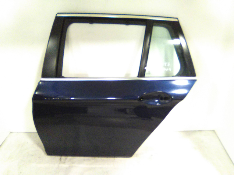 Porta Trás Esquerda BMW - ID S_16734137