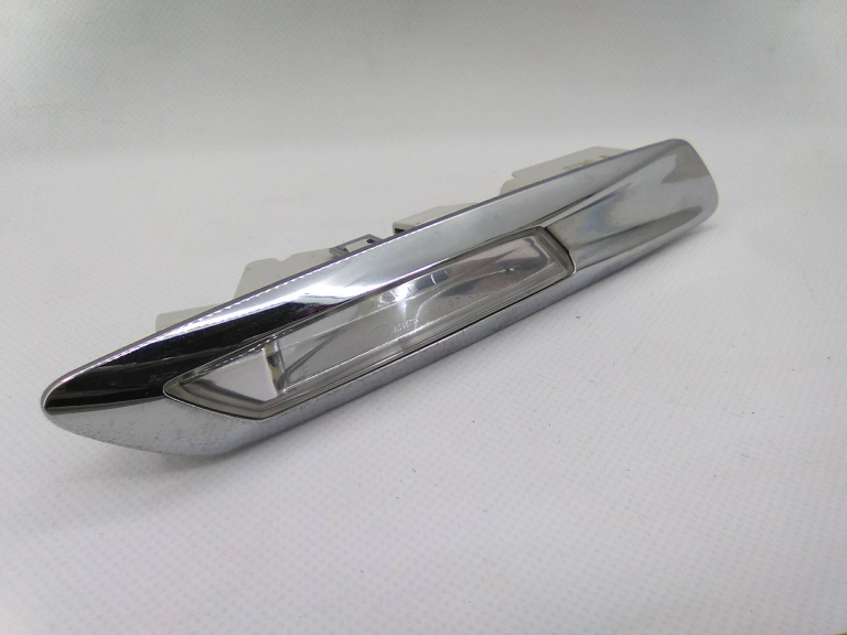 Pisca Lateral Guarda-lama Esquerdo BMW - ID S_21052543