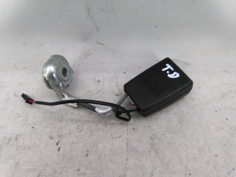 Encaixe Cinto Trás Direito BMW - ID S_16735309