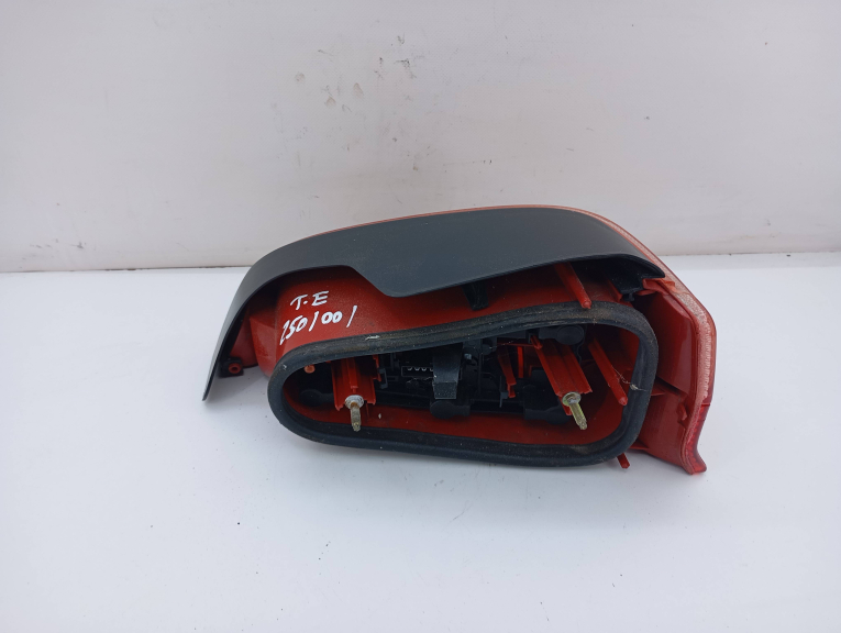 Farolim Trás Painel Esquerdo PEUGEOT 106 II (1A_, 1C_) | 96 - 05 Imagem-1