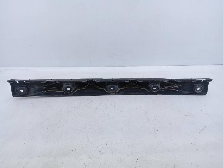 Guia / Encaixe Parachoques Trás Meio SEAT IBIZA IV (6J5, 6P1) | 08 - 17 Imagem-1