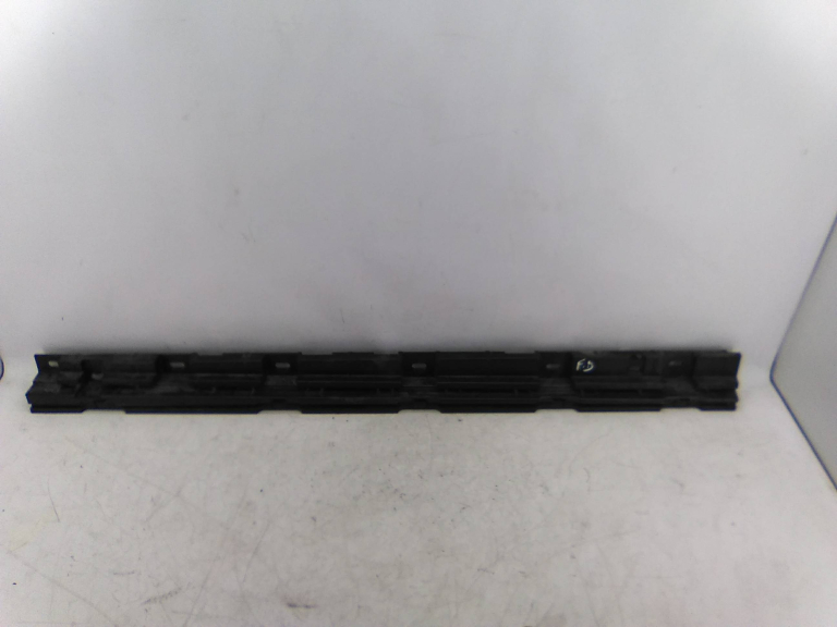 Guia Embaladeira Frente Direito BMW - ID S_16734417