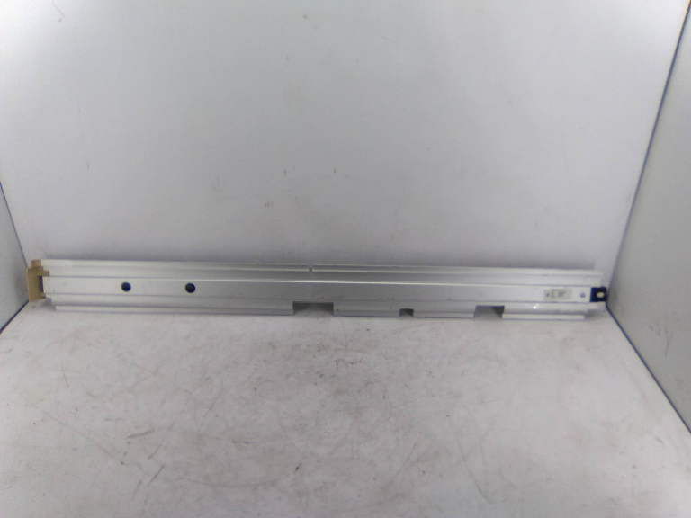 Guia / Encaixe Tampa Mala Direito BMW 5 Touring (F11) | 09 - 17 Imagem-1