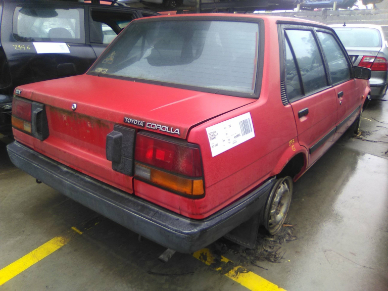 COROLLA Liftback  TOYOTA - ID V_V1172
