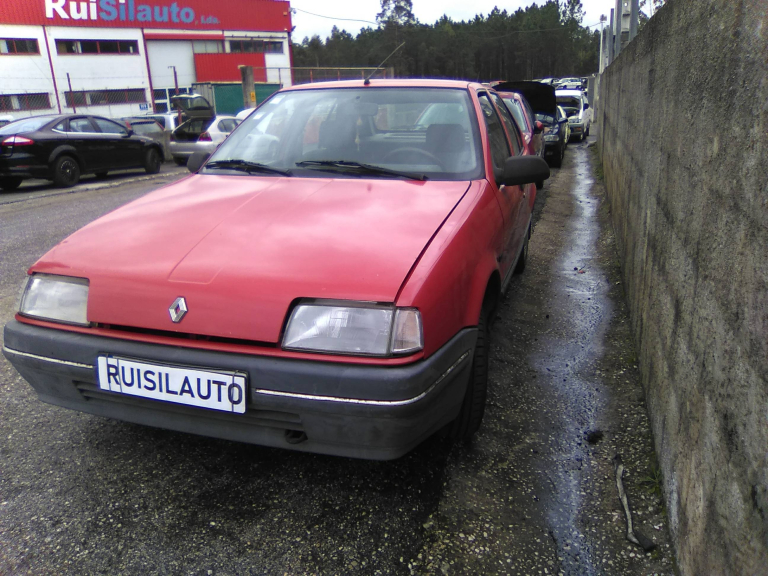 19 I  RENAULT - ID V_V6820