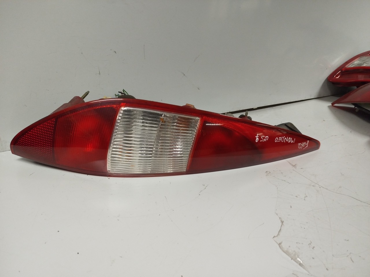 Farolim Stop Esq FORD MONDEO III Turnier  de 2000 a 2007
