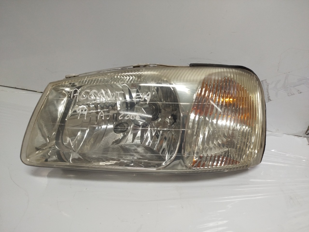 Farolim Stop Esq HYUNDAI ACCENT II  de 1999 a 2006