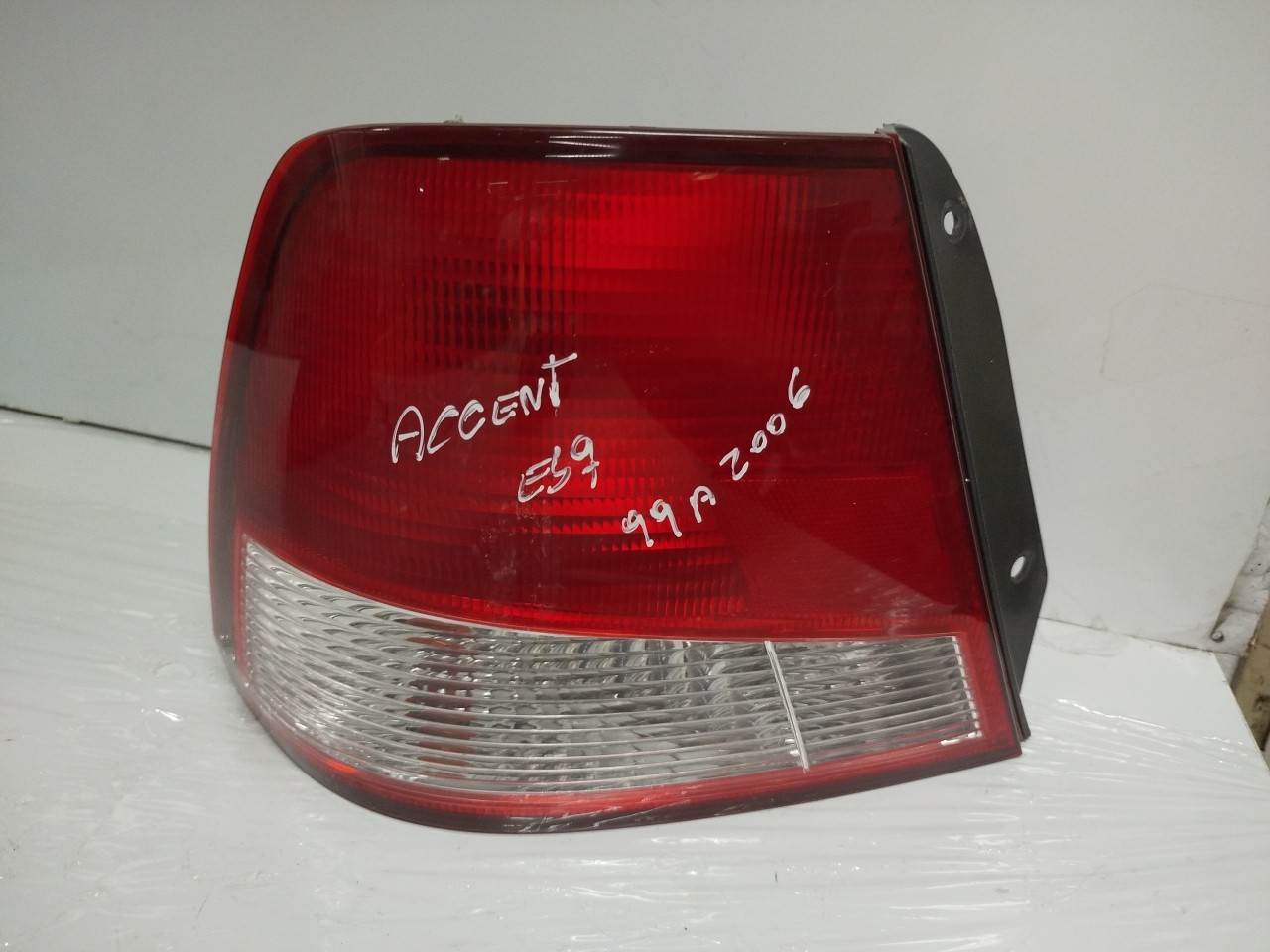 Farolim Stop Esq HYUNDAI ACCENT I  de 1994 a 2002