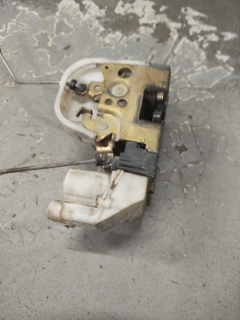 Fecho da Porta Frente Dto FIAT PUNTO  de 1993 a 1999