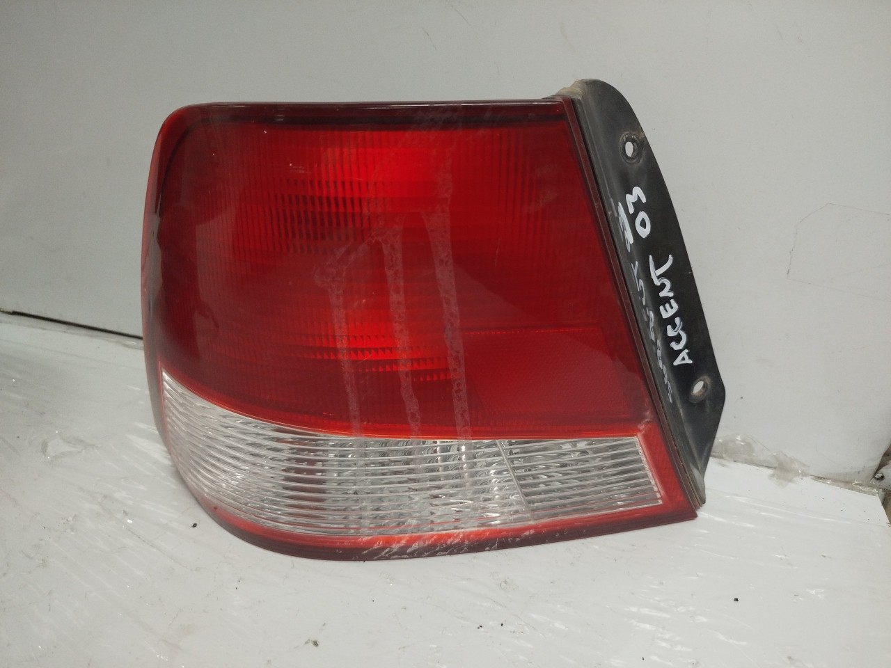 Farolim Stop Esq HYUNDAI ACCENT II  de 1999 a 2006