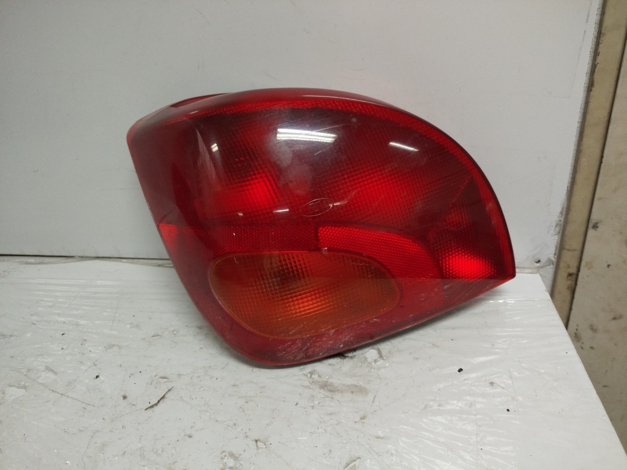 Farolim Stop Esq FORD FIESTA IV  de 1995 a 2002