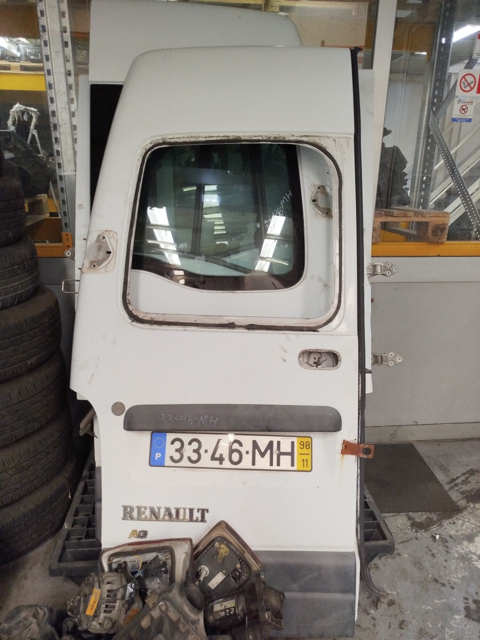 Porta Tras ESQ RENAULT MASTER II Caixa  de 1998 a 0