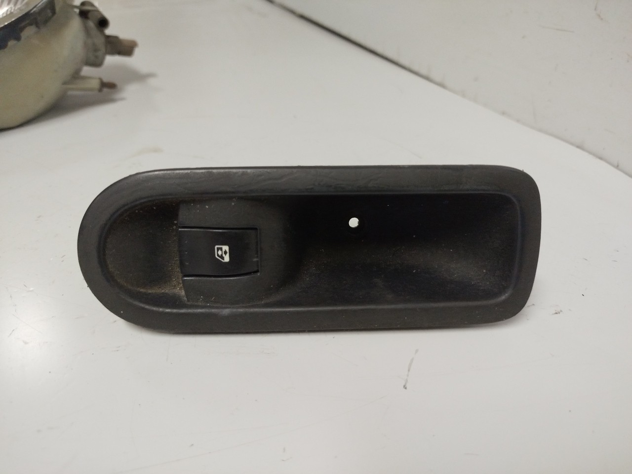Botão vidro de tras dto RENAULT MEGANE II  de 2001 a 2012