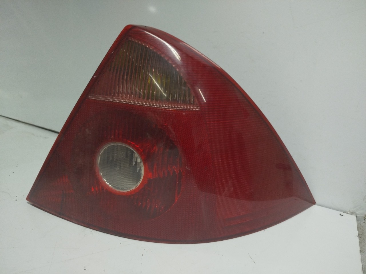 Farolim Stop Esq FORD MONDEO III três volumes  de 2000 a 2007