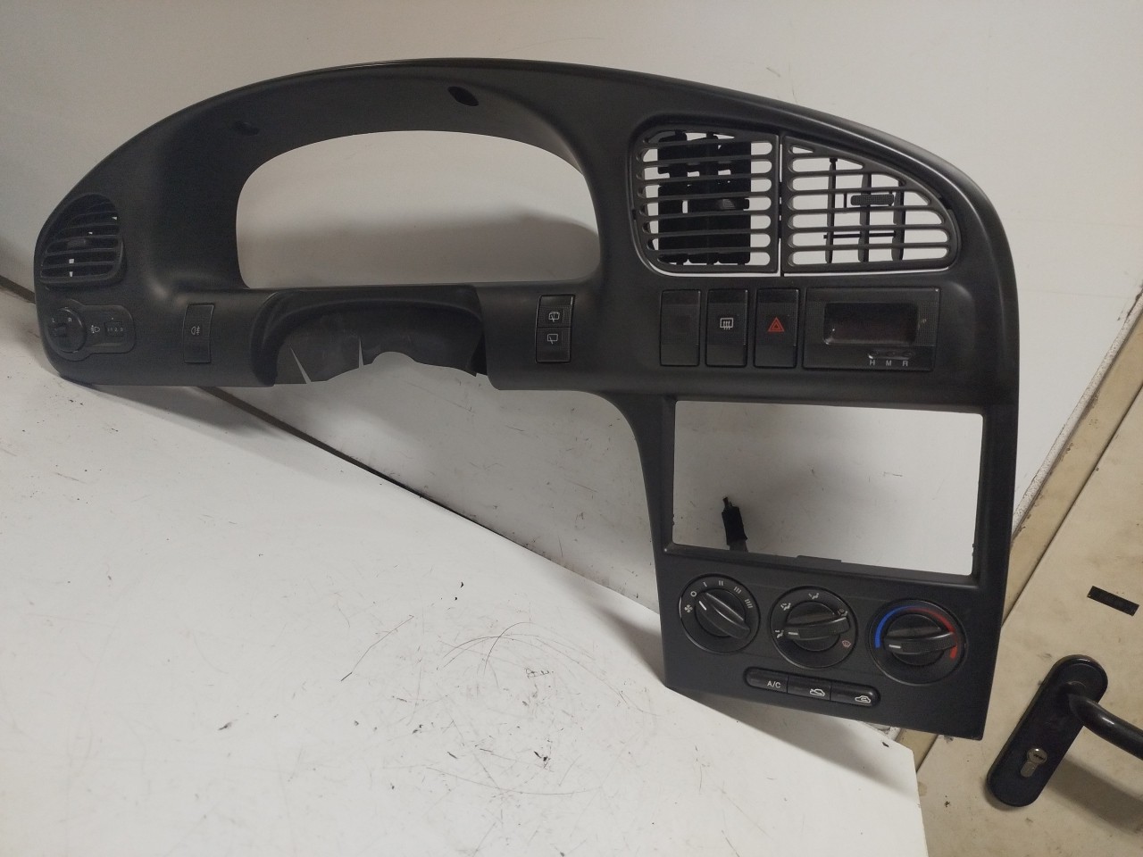 Moldura do Consola Central KIA SHUMA II  de 2001 a 2004