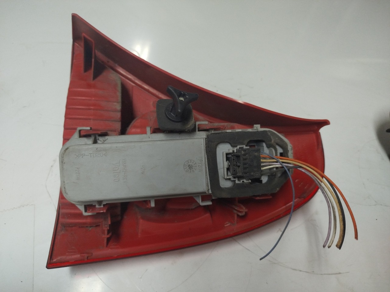Farolim Stop Esq RENAULT CLIO II  de 1998 a 0
