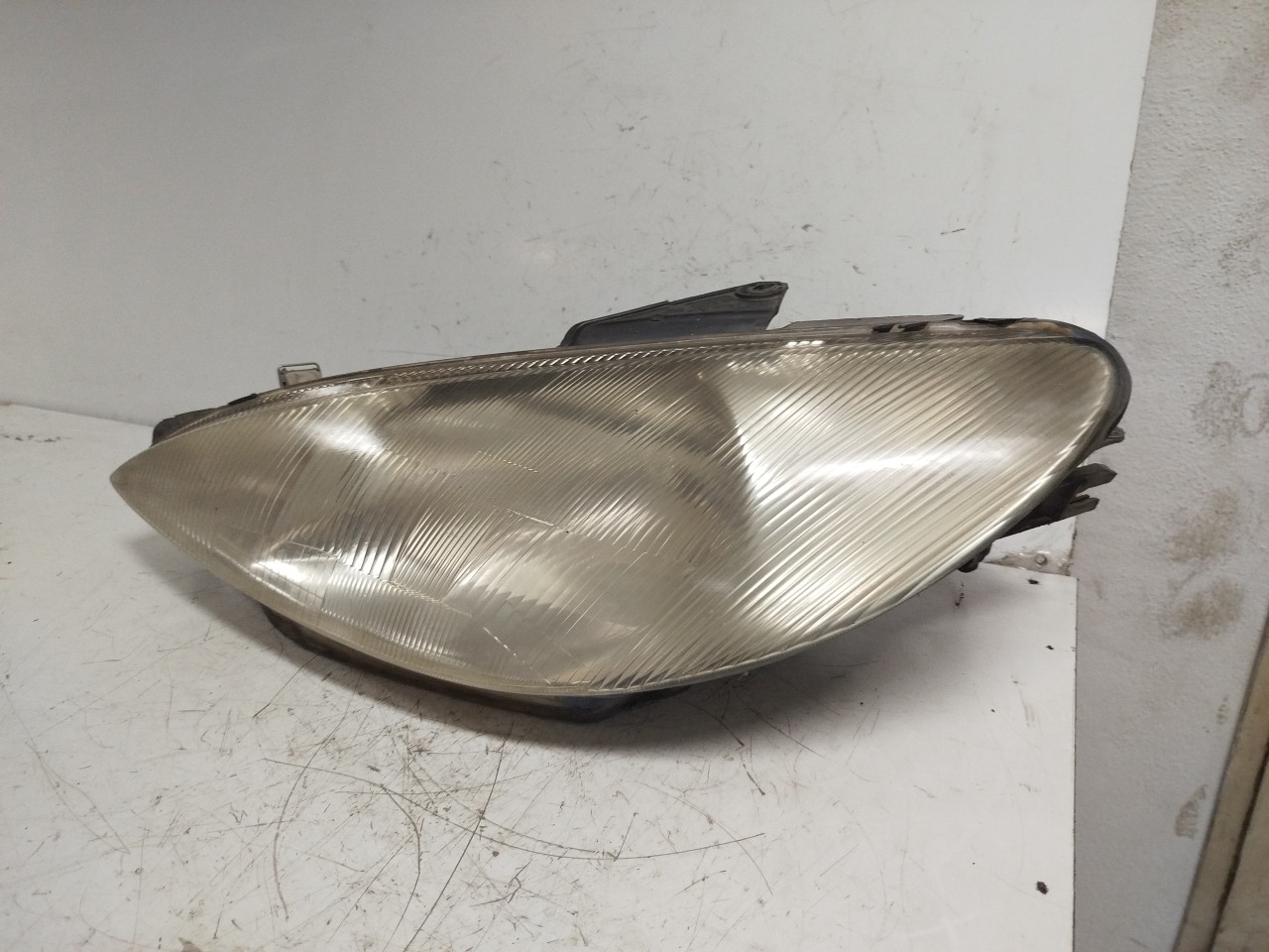Farol/ Otica Dianteiro DTO PEUGEOT 206 Hatchback  de 1998 a 2012