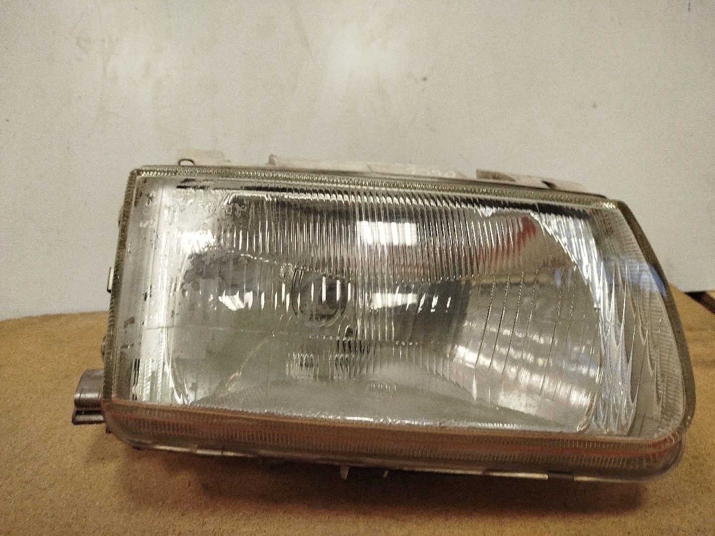 Farol/ Otica Dianteiro DTO VOLKSWAGEN POLO  de 1994 a 1999