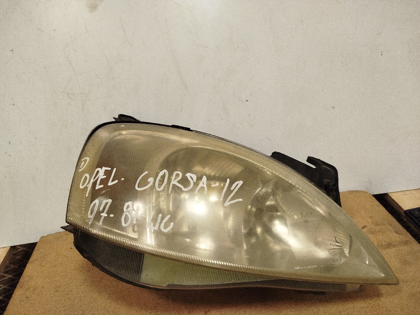 Farol/ Otica Dianteiro DTO OPEL CORSA C  de 2000 a 2009