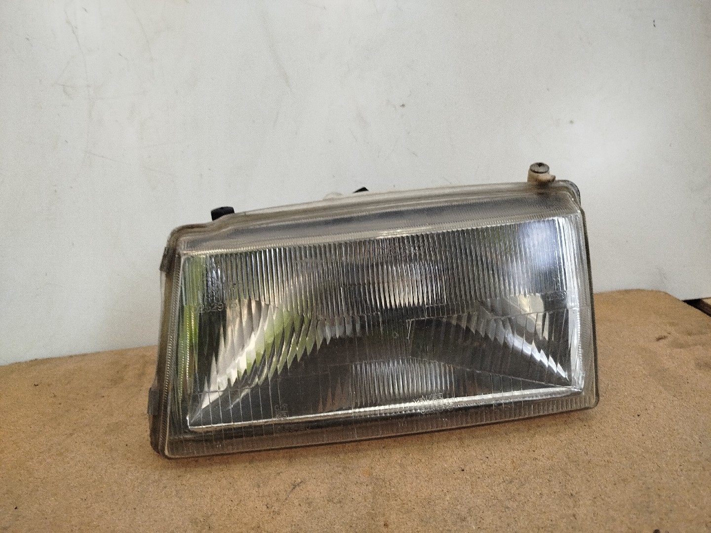 Farol/ Otica Dianteiro ESQ FIAT UNO  de 1983 a 2006