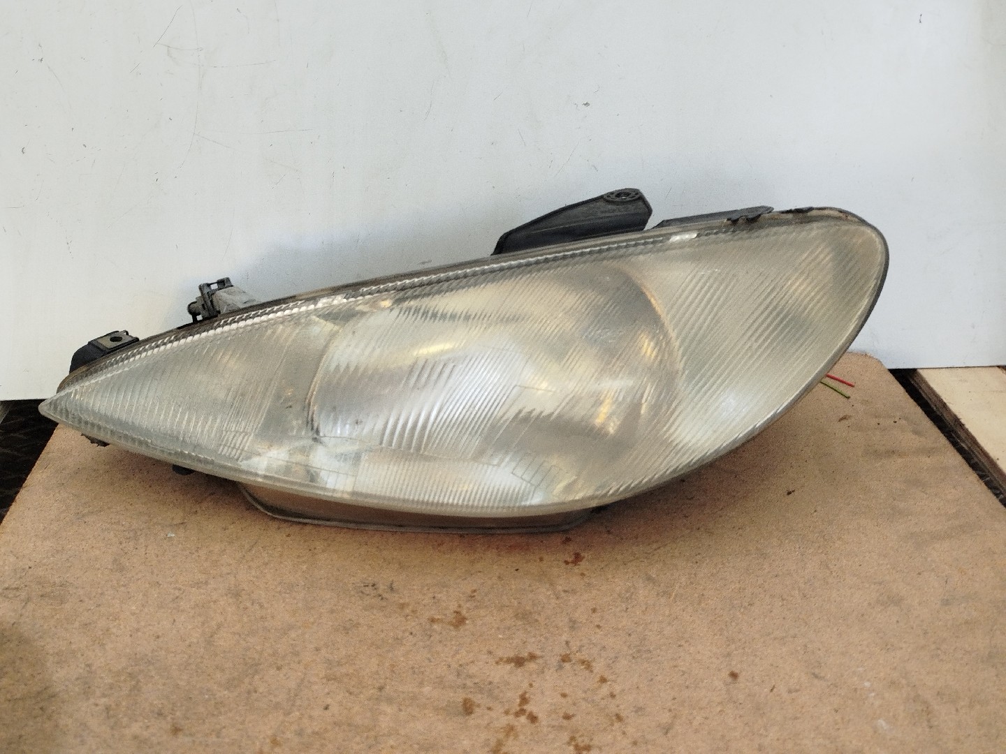 Farol/ Otica Dianteiro ESQ PEUGEOT 206 Hatchback  de 1998 a 2012