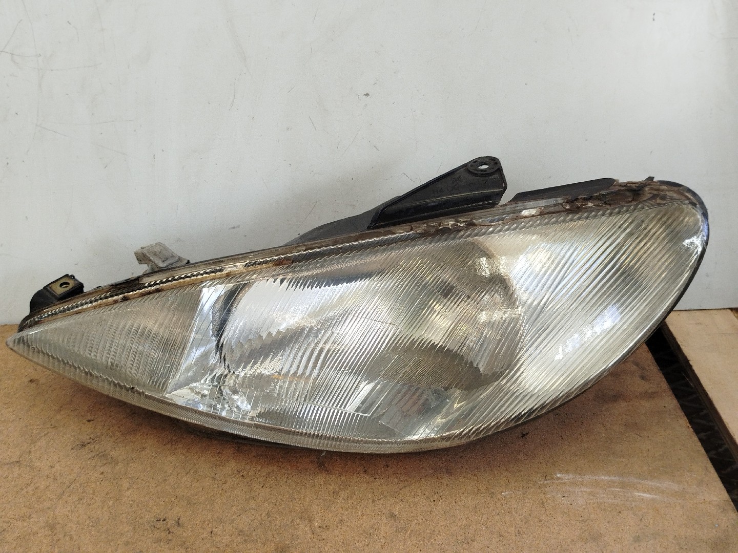 Farol/ Otica Dianteiro ESQ PEUGEOT 206 Van  de 1999 a 2009