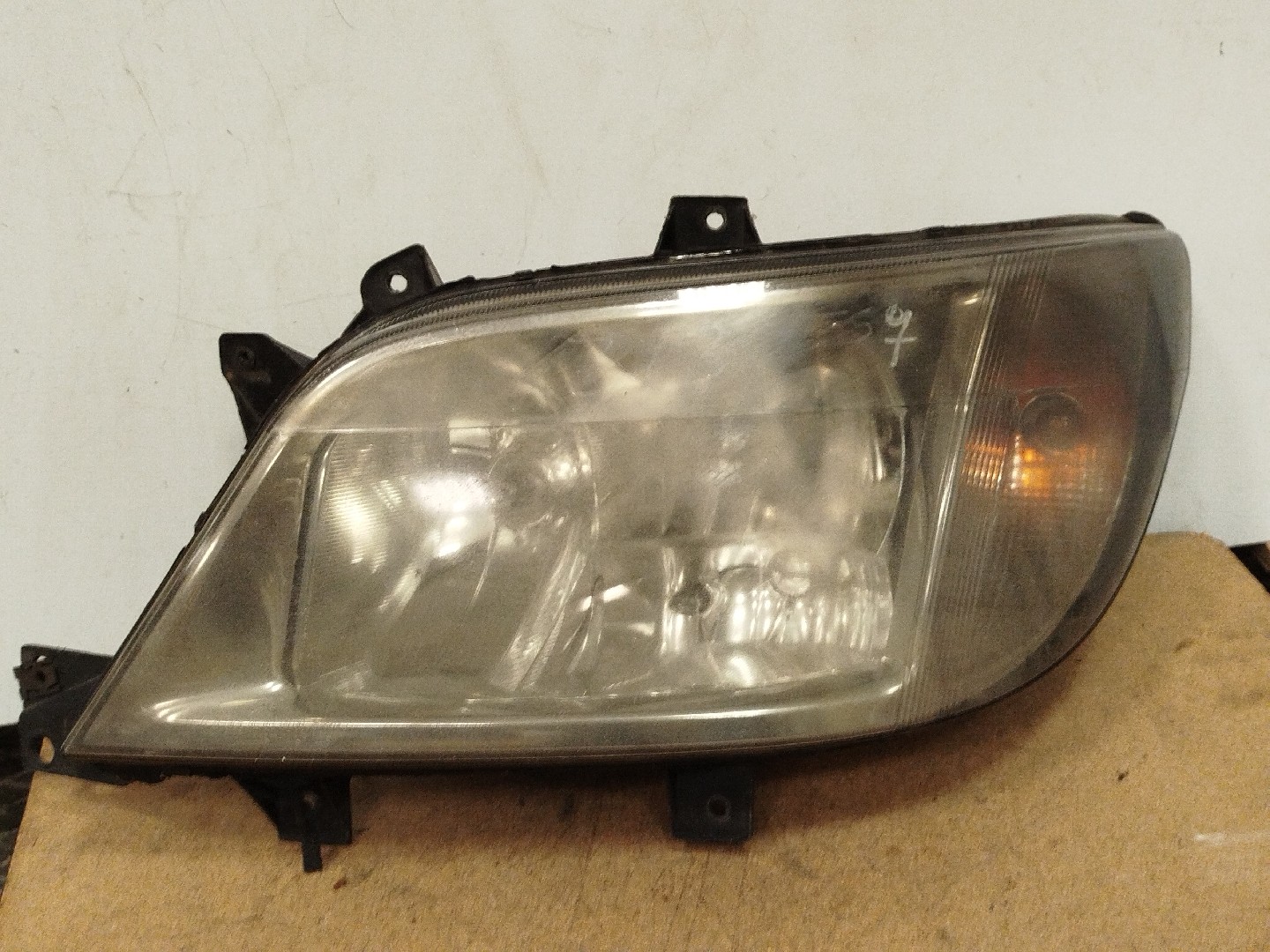 Farol/ Otica Dianteiro ESQ MERCEDES-BENZ SPRINTER 3-t Camião de plataforma/chassis  de 1995 a 2006