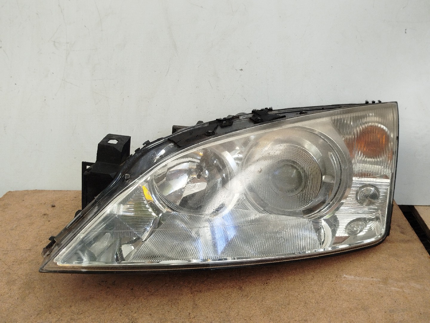 Farol/ Otica Dianteiro ESQ FORD MONDEO III Turnier  de 2000 a 2007