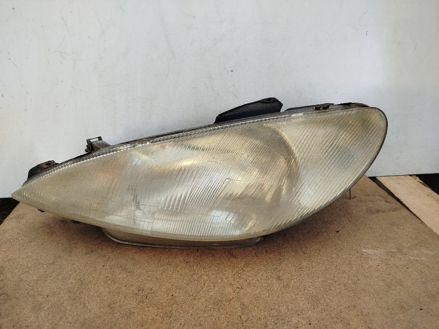 Farol/ Otica Dianteiro ESQ PEUGEOT 206 Hatchback  de 1998 a 2012
