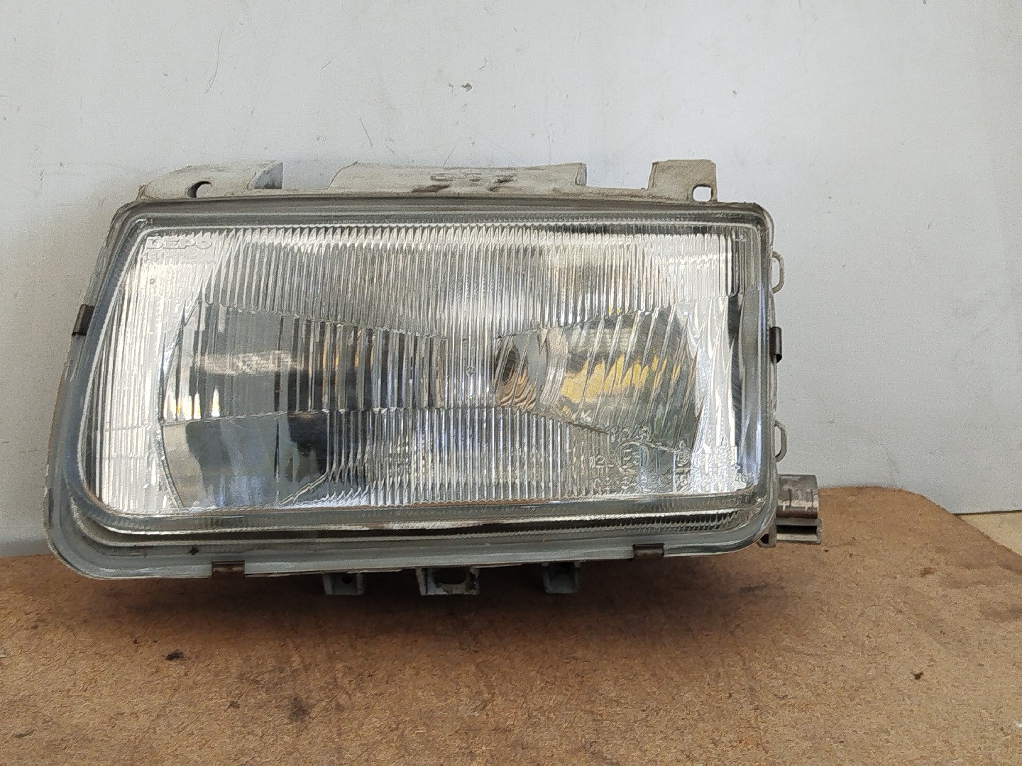Farol/ Otica Dianteiro ESQ VOLKSWAGEN POLO  de 1994 a 1999