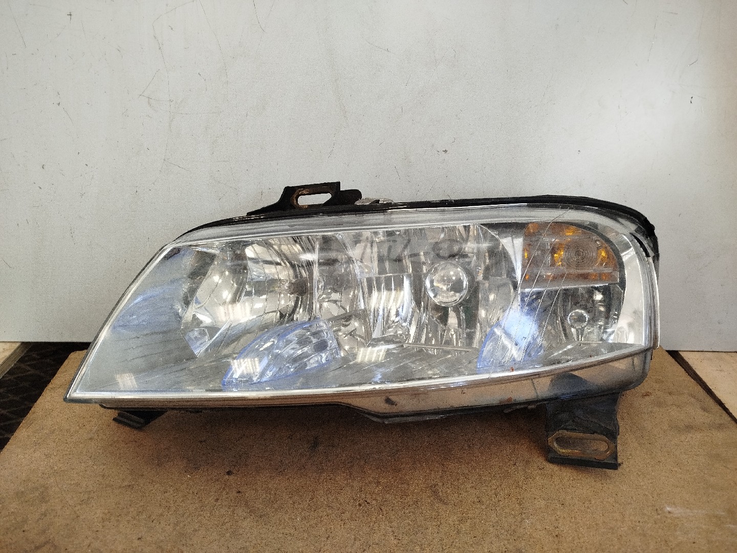 Farol/ Otica Dianteiro ESQ FIAT STILO  de 2001 a 2010