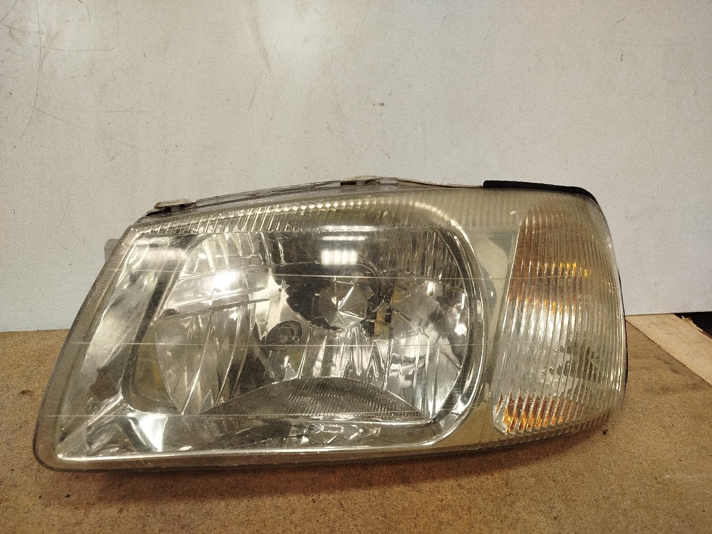 Farol/ Otica Dianteiro ESQ HYUNDAI ACCENT I  de 1994 a 2002