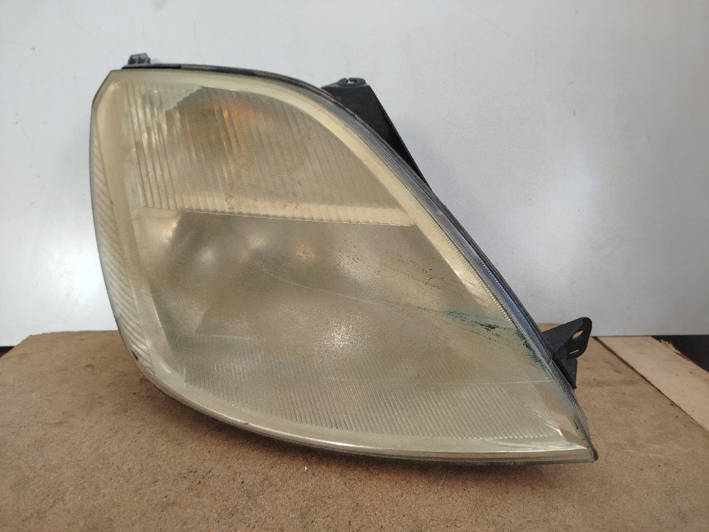 Farol/ Otica Dianteiro DTO FORD FIESTA V  de 2001 a 2014