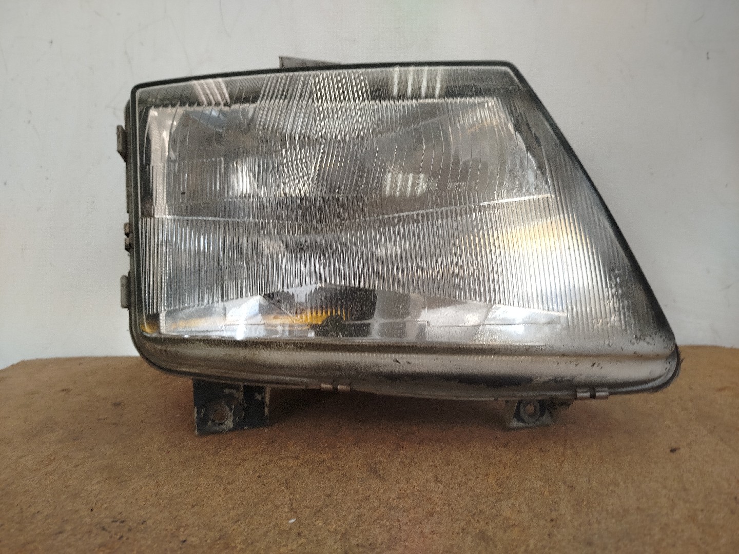 Farol/ Otica Dianteiro DTO MERCEDES-BENZ VITO Autocarro  de 1996 a 2003