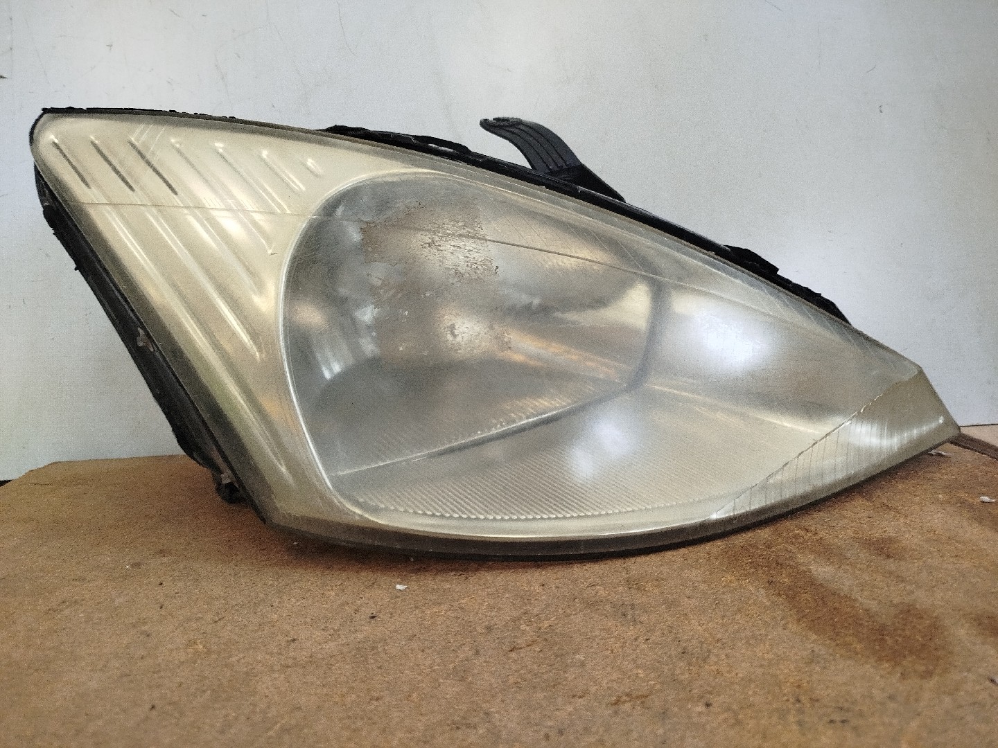 Farol/ Otica Dianteiro DTO FORD FOCUS Caixa/Combi  de 1998 a 2005