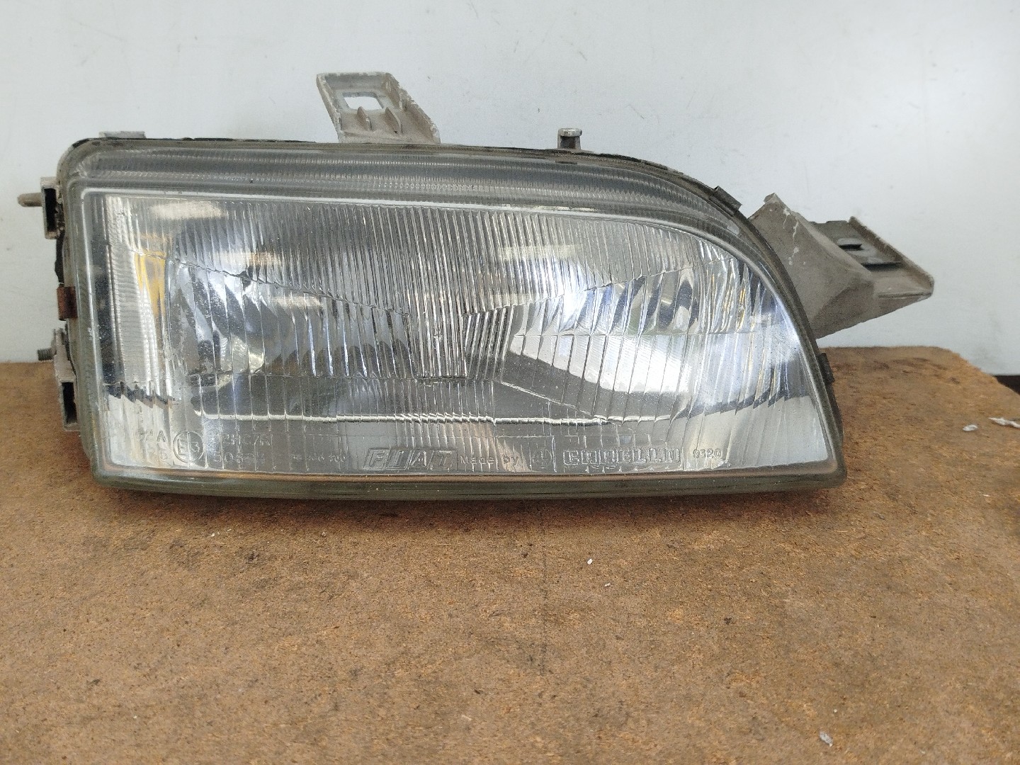 Farol/ Otica Dianteiro DTO FIAT PUNTO  de 1993 a 1999
