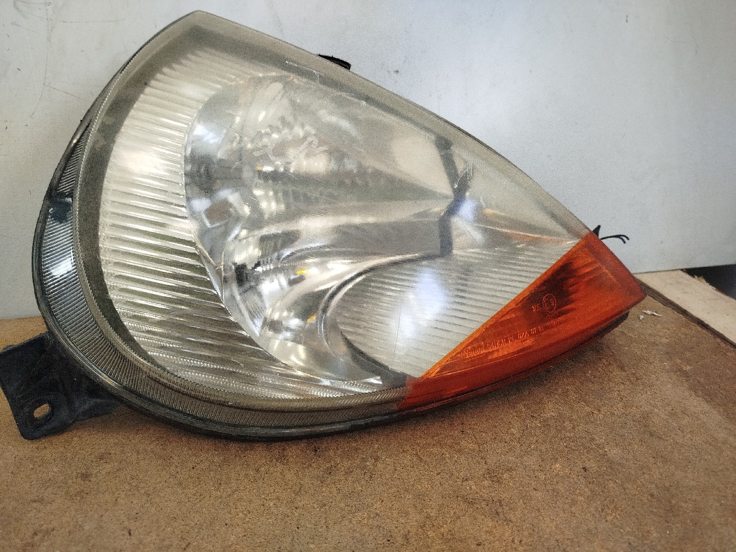 Farol/ Otica Dianteiro DTO FORD KA  de 1996 a 2008