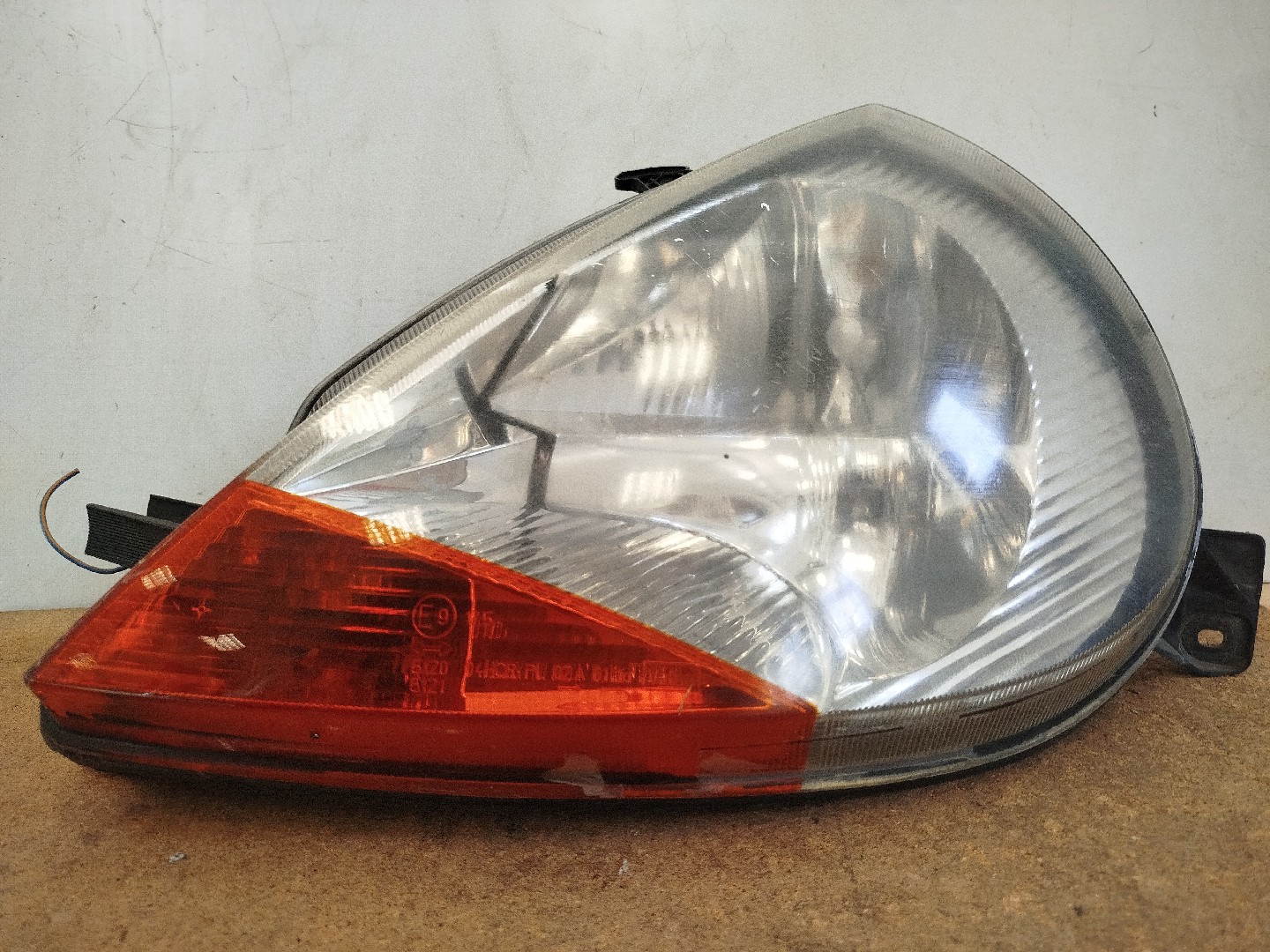 Farol/ Otica Dianteiro ESQ FORD KA  de 1996 a 2008