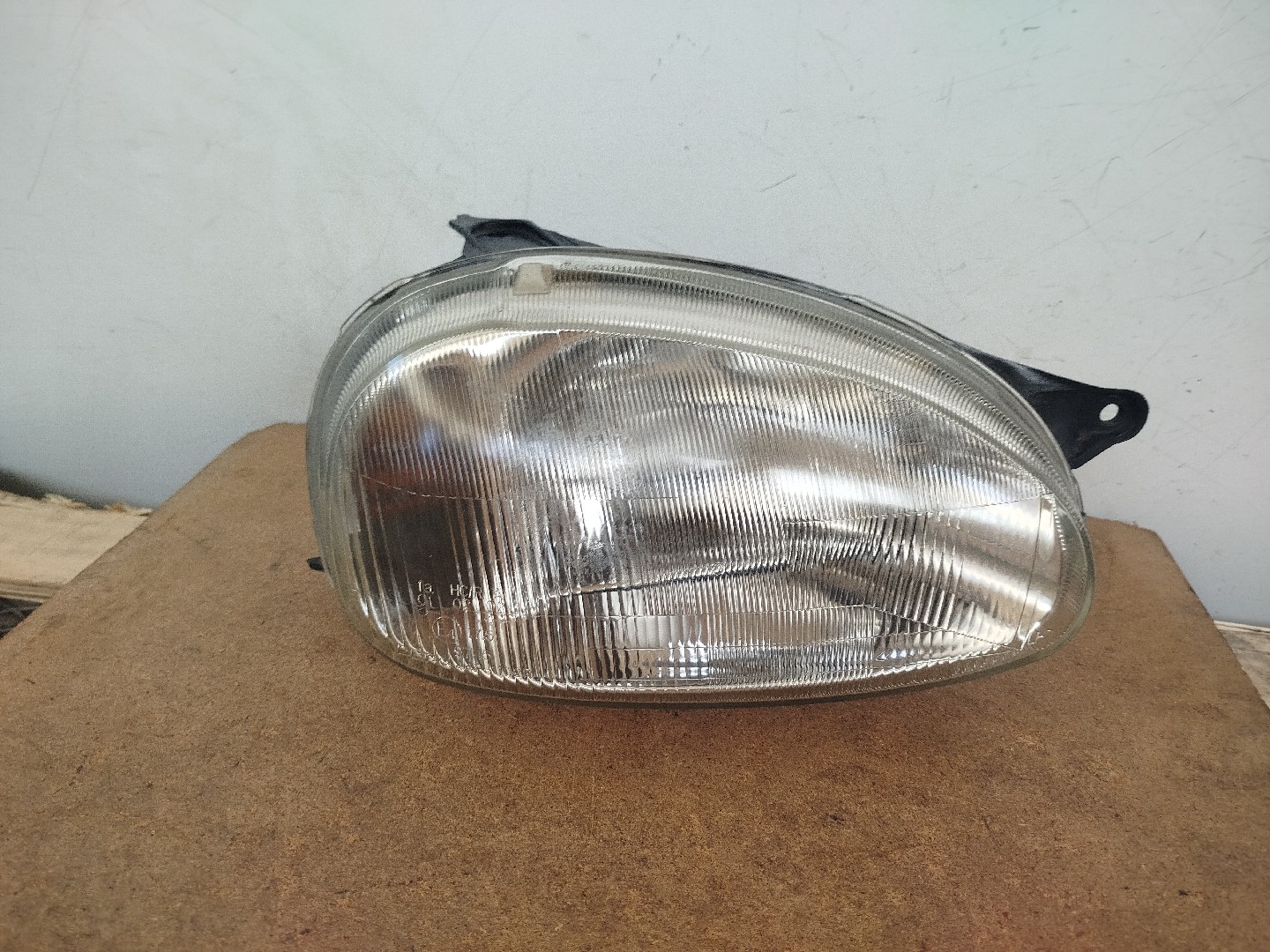 Farol/ Otica Dianteiro DTO OPEL CORSA B  de 1993 a 2002
