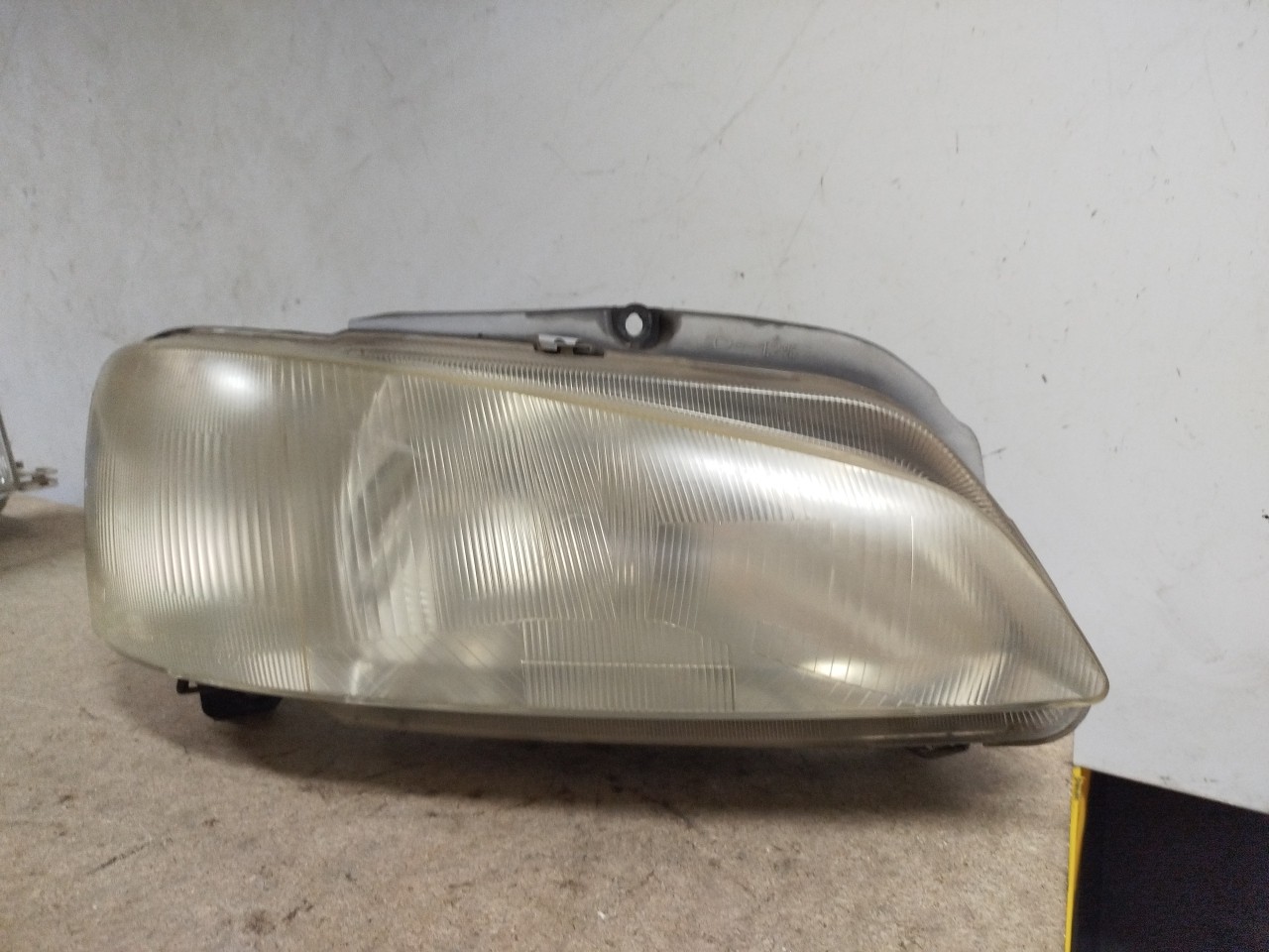 Farol/ Otica Dianteiro DTO PEUGEOT 106 II  de 1996 a 2005