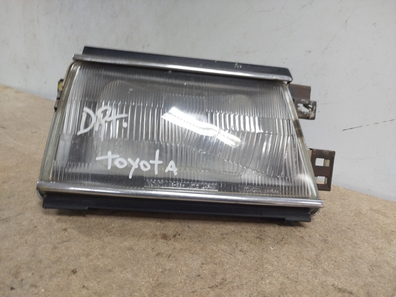 Farol/ Otica Dianteiro DTO TOYOTA COROLLA Hatchback  de 1979 a 1983