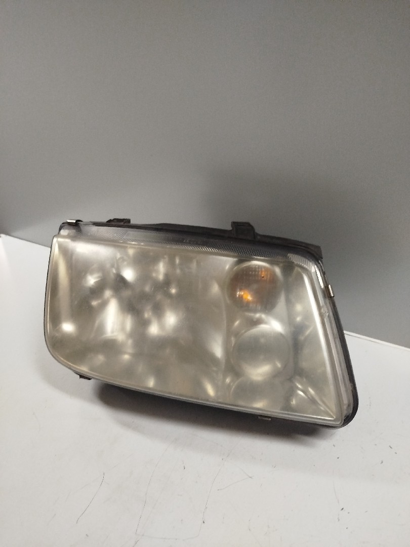 Farol/ Otica Dianteiro DTO VOLKSWAGEN BORA  de 1998 a 2013