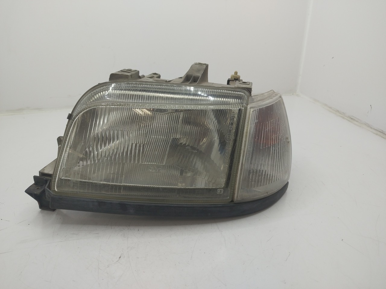 Farol/ Otica Dianteiro ESQ RENAULT CLIO I  de 1990 a 1998