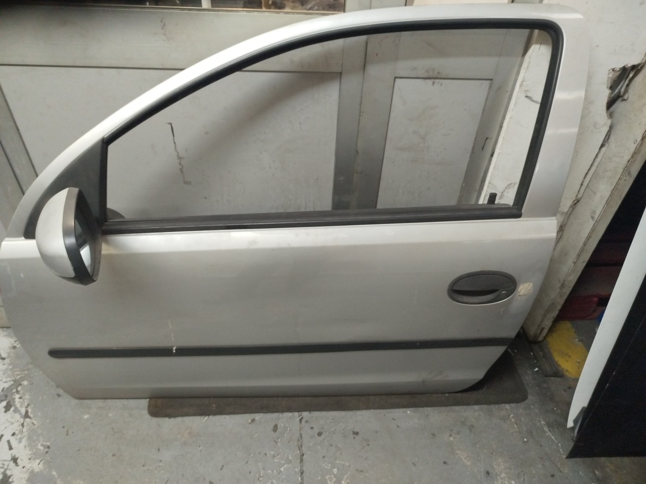 Porta Frente Esq OPEL CORSA C  de 2000 a 2009