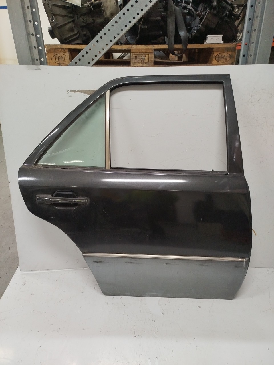 Porta Tras DTO  MERCEDES-BENZ TRÊS VOLUMES  de 1984 a 1993